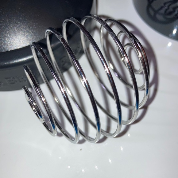 Blender Bottle Black Pro24 With Lid and Blender Ball - Picture 4 of 11